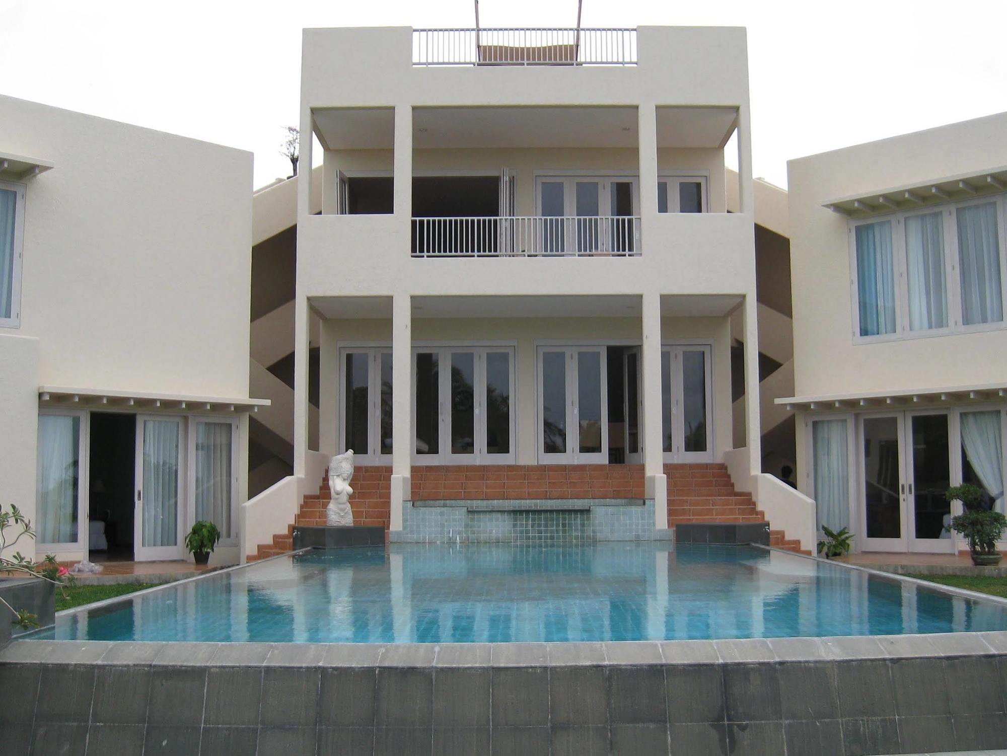 טנג'ונג לסונג Blue Whale Sanctuary Hotel מראה חיצוני תמונה